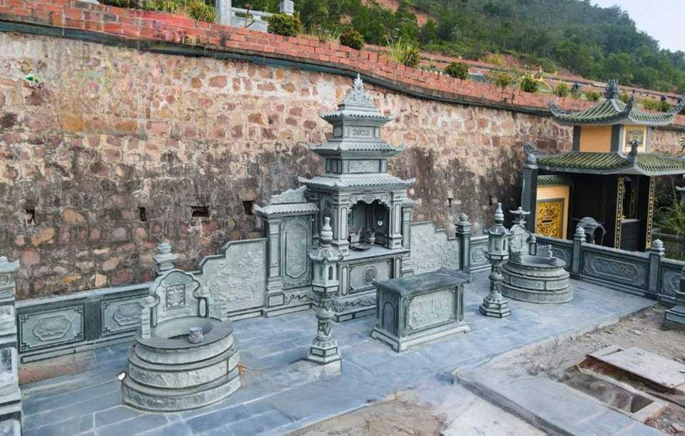 Khuôn viên lăng mộ - KLM24